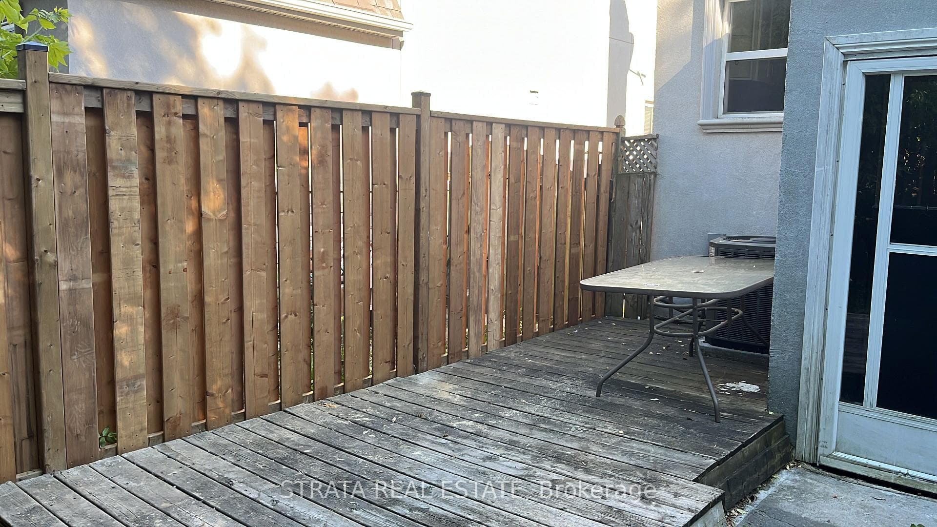 220 Holborne Avenue photo 21