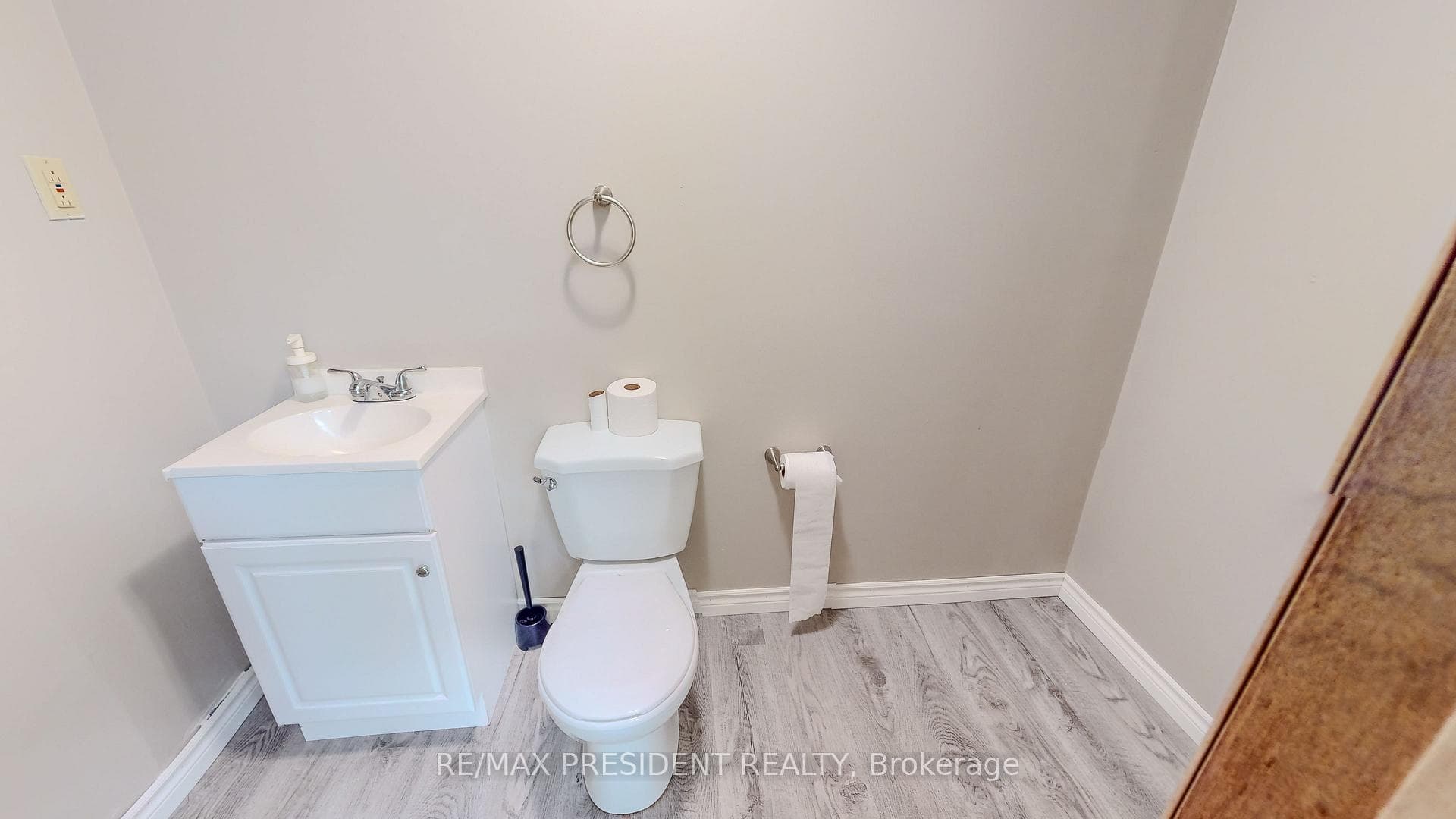 121 B Cornerbrook Crescent photo 29