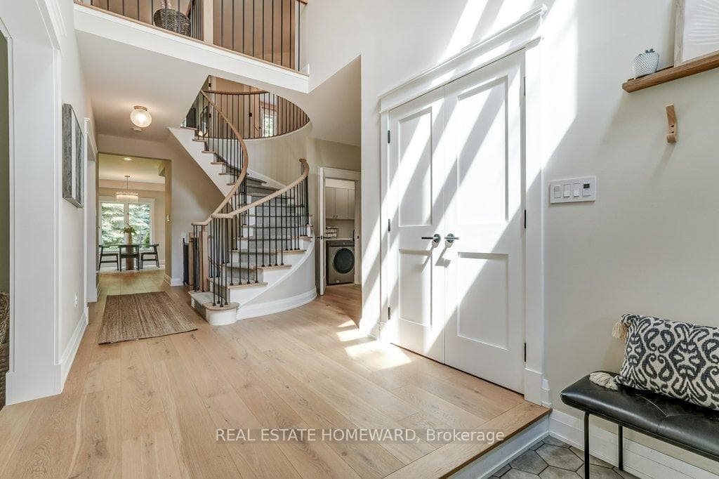 98 Woodview Drive photo 5