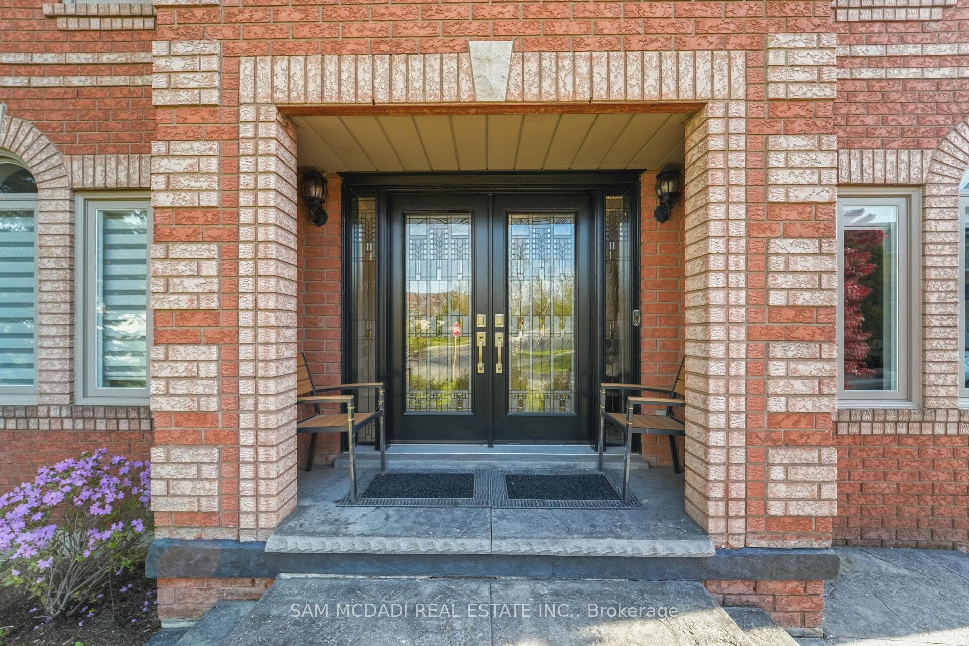 3605 Trelawny Circle photo 2