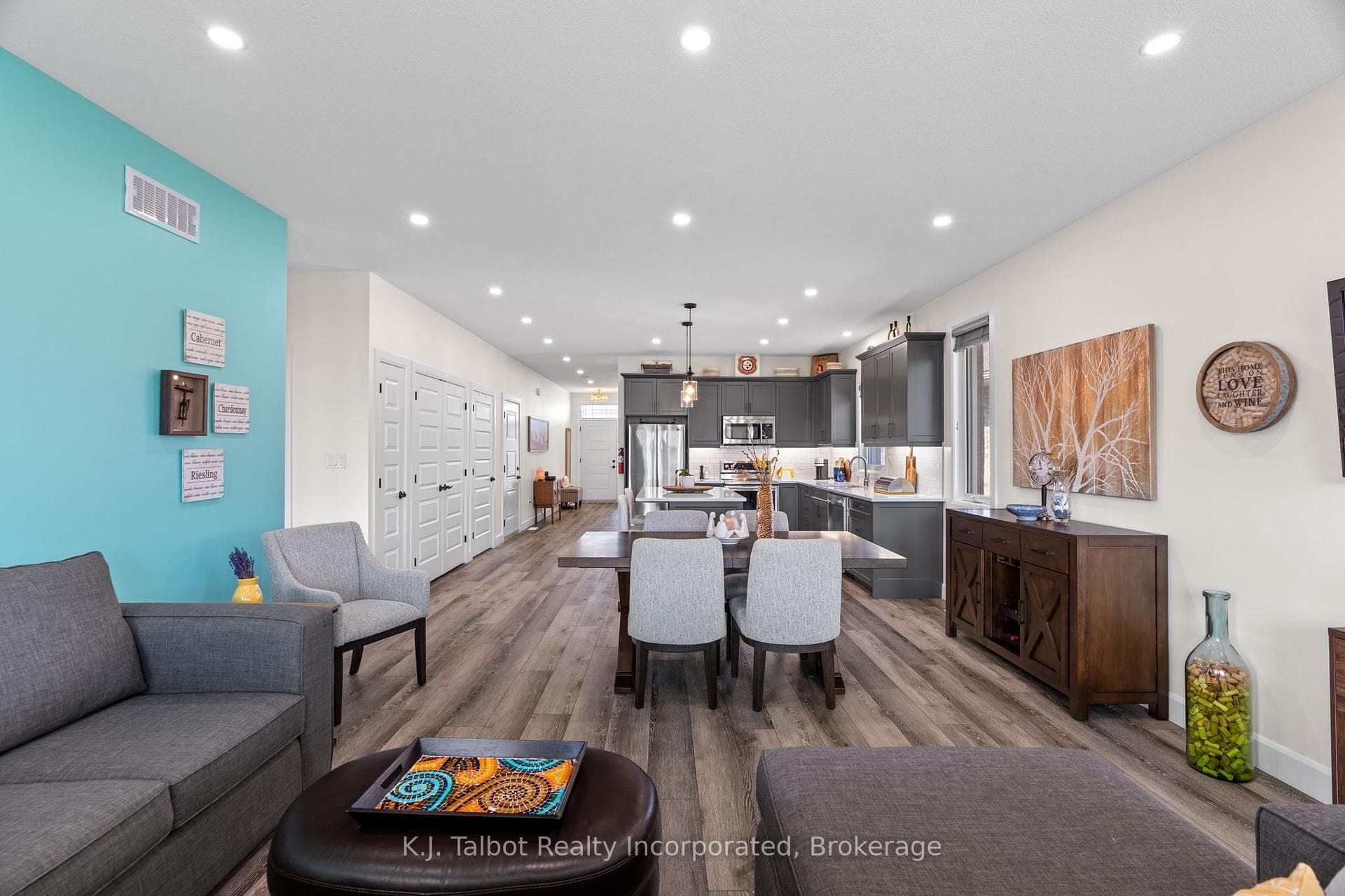 461 Warren Street photo 12