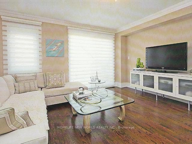 8B Clairtrell Road photo 4