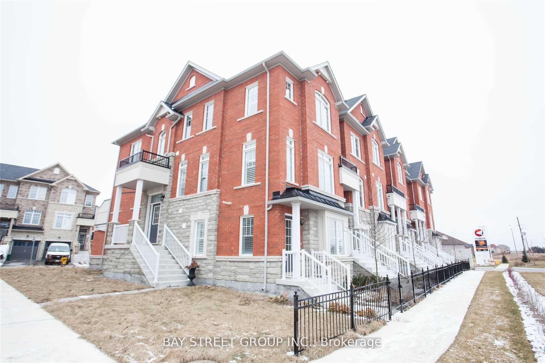 133 Dundas Way photo 3