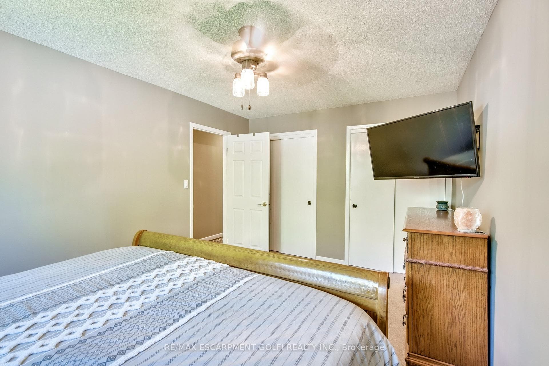 165 Woodrow Street photo 19