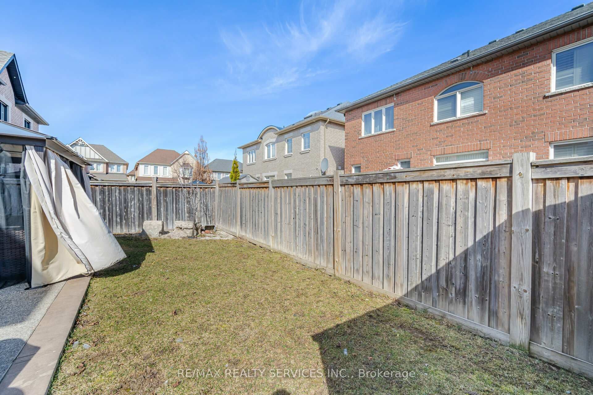19 Quatro Crescent photo 40