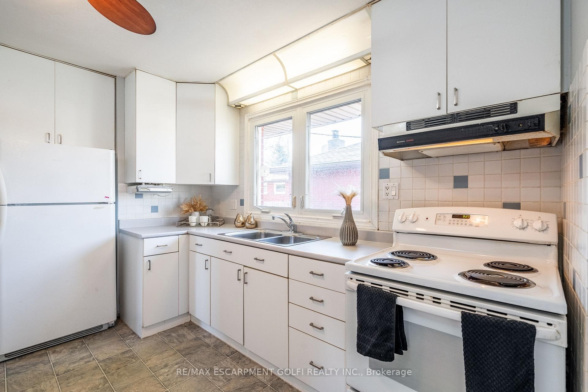 409 Upper Wentworth Street photo 8