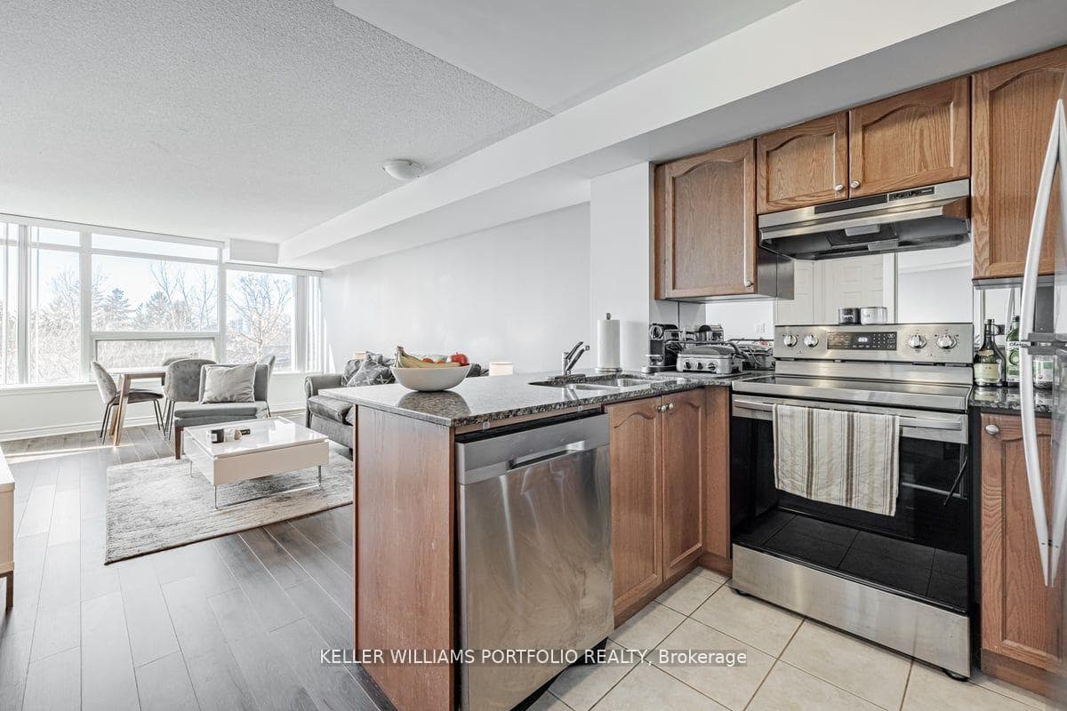 18 Valley Woods Road Unit 404 photo 12