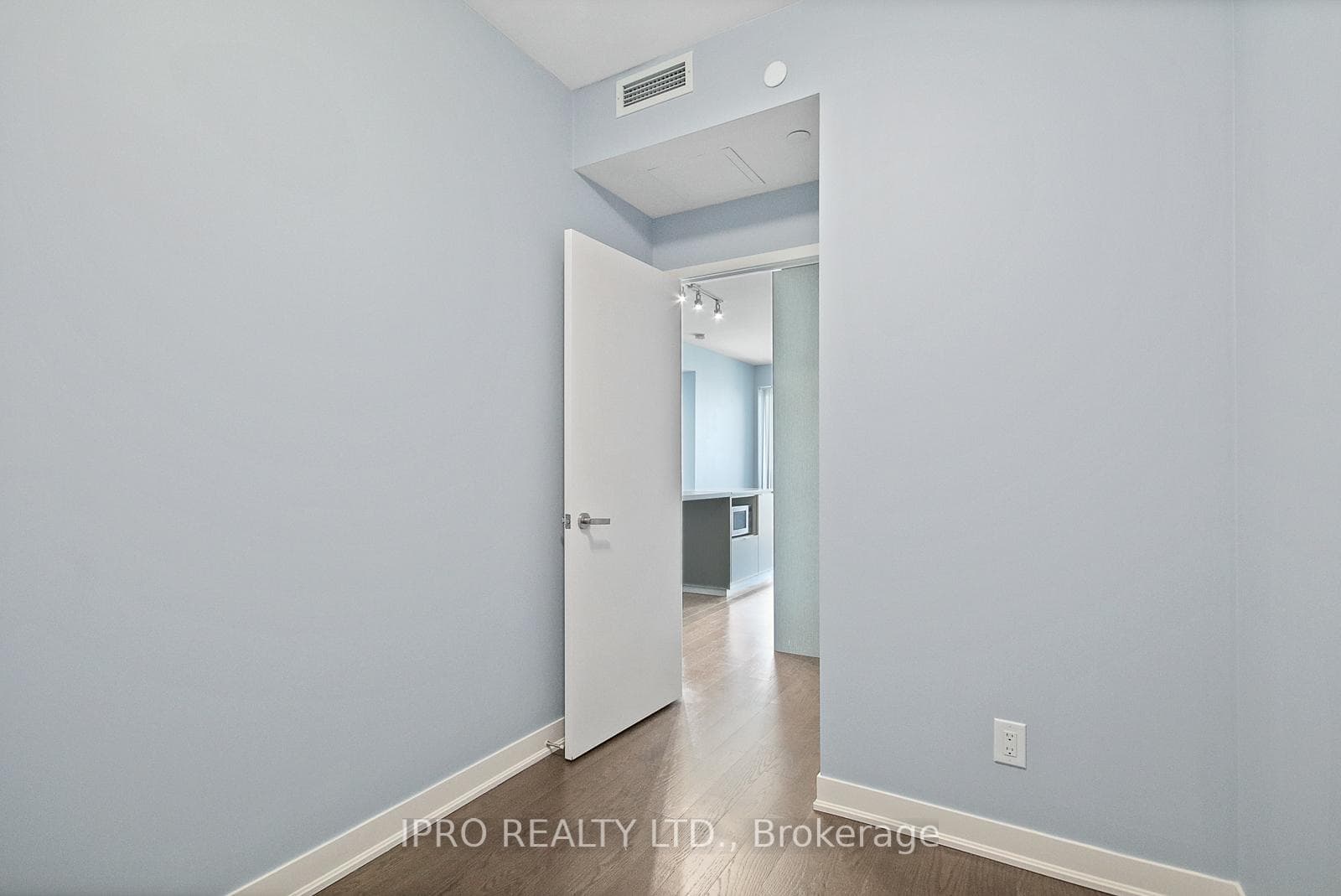88 Harbour Street Unit 6805 photo 8