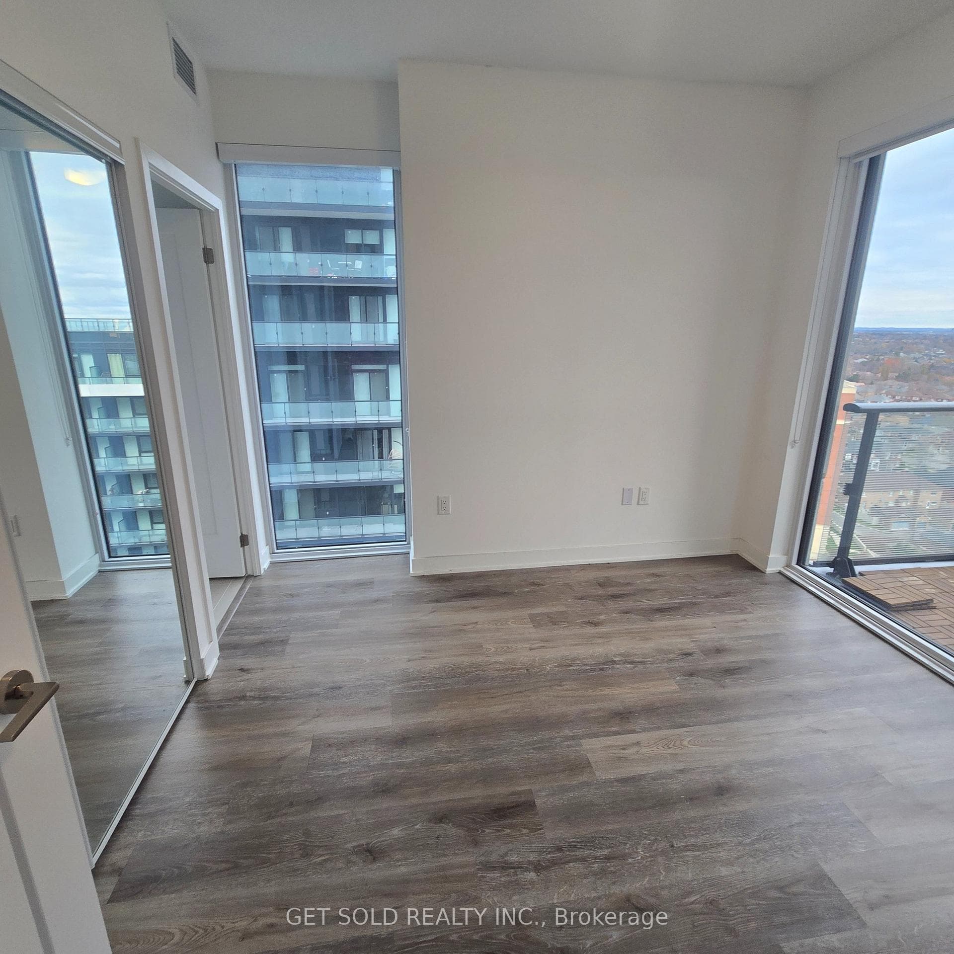 95 Oneida Crescent Unit 1704 photo 10