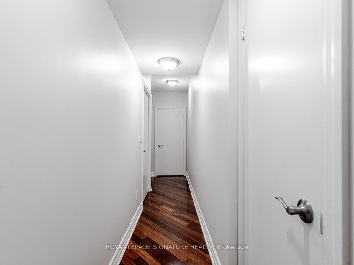 8 Scollard Street Unit 709 photo 5