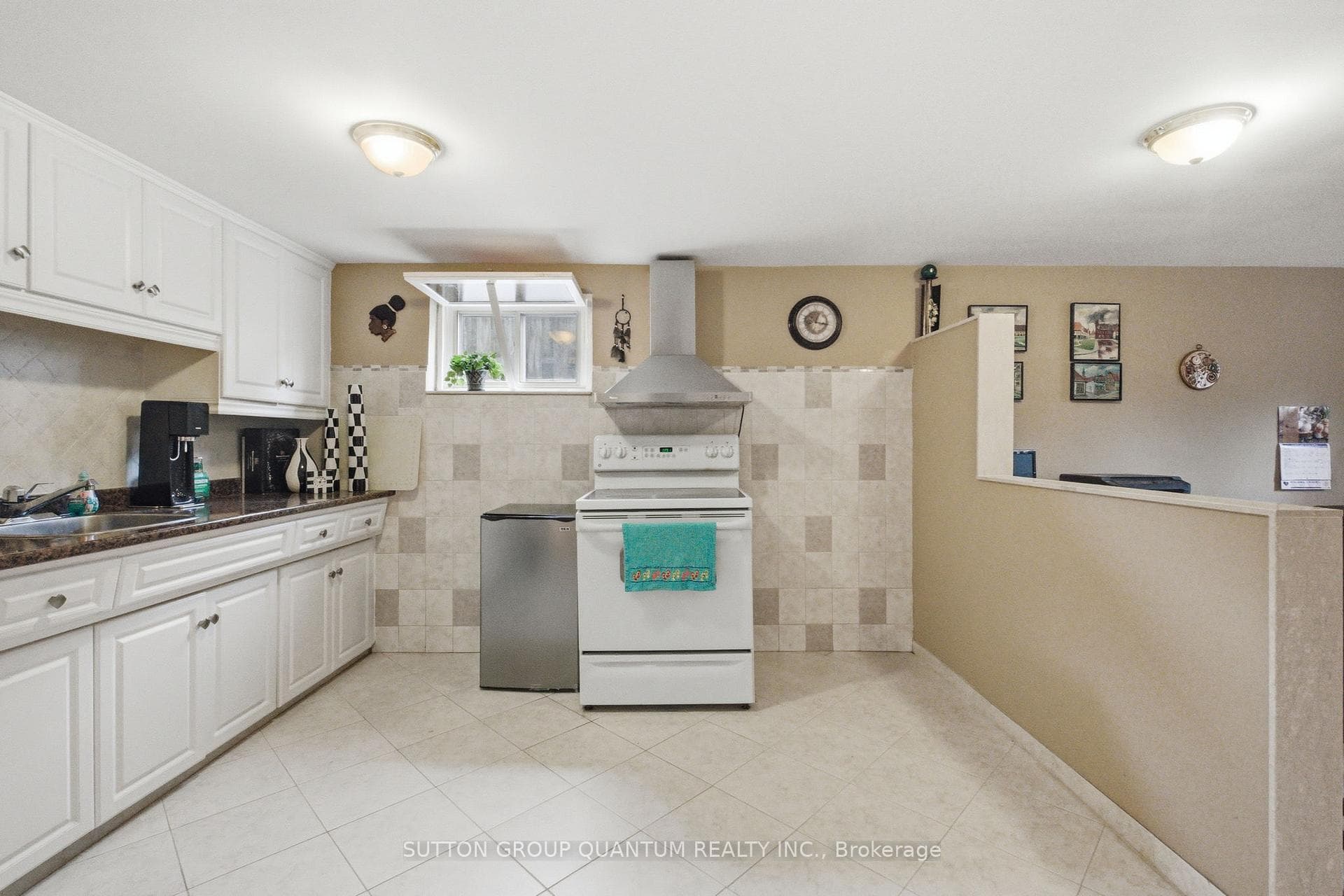 1257 Alexandra Avenue photo 29