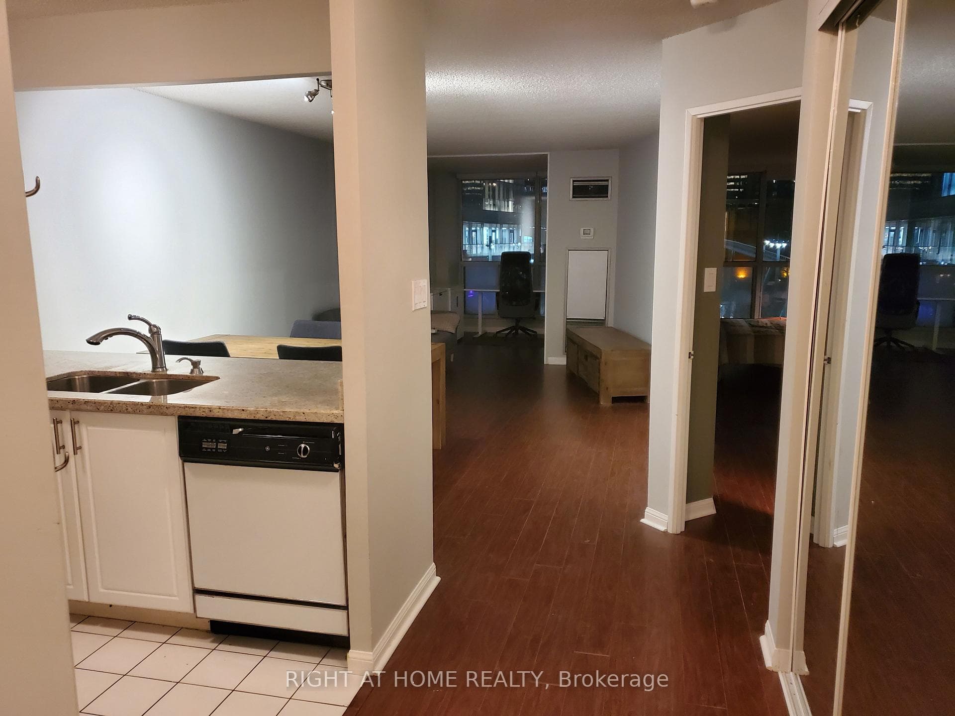 24 Wellesley Street Unit 317 photo 15
