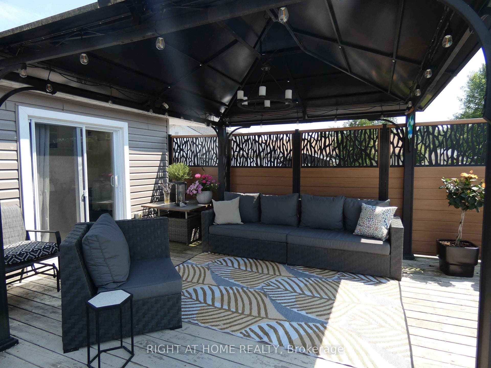 407 KING Street photo 16
