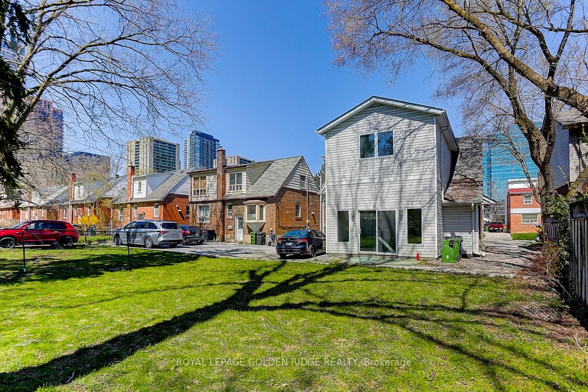21 Lyndale Drive photo 3