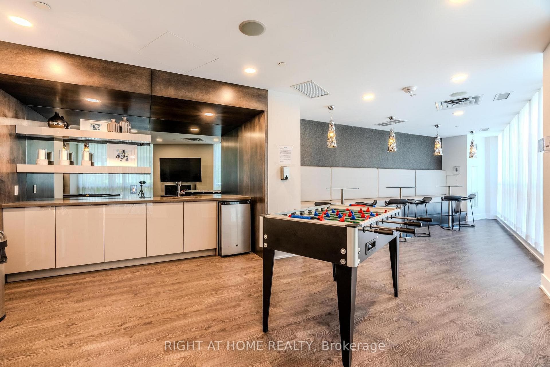 50 Bruyeres Mews Unit 625 photo 18