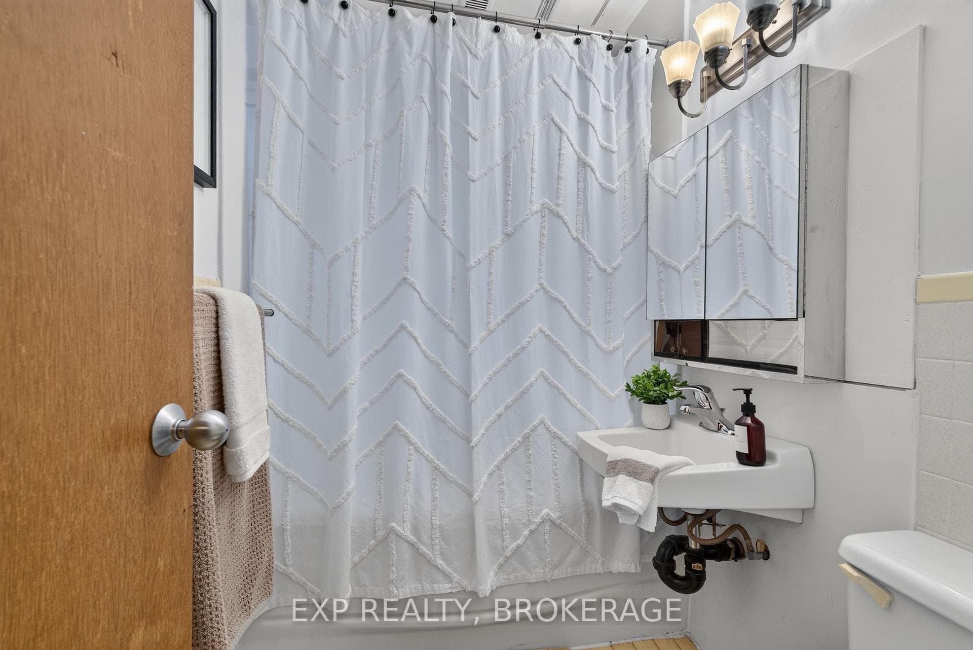 11 PEMBER Place photo 24