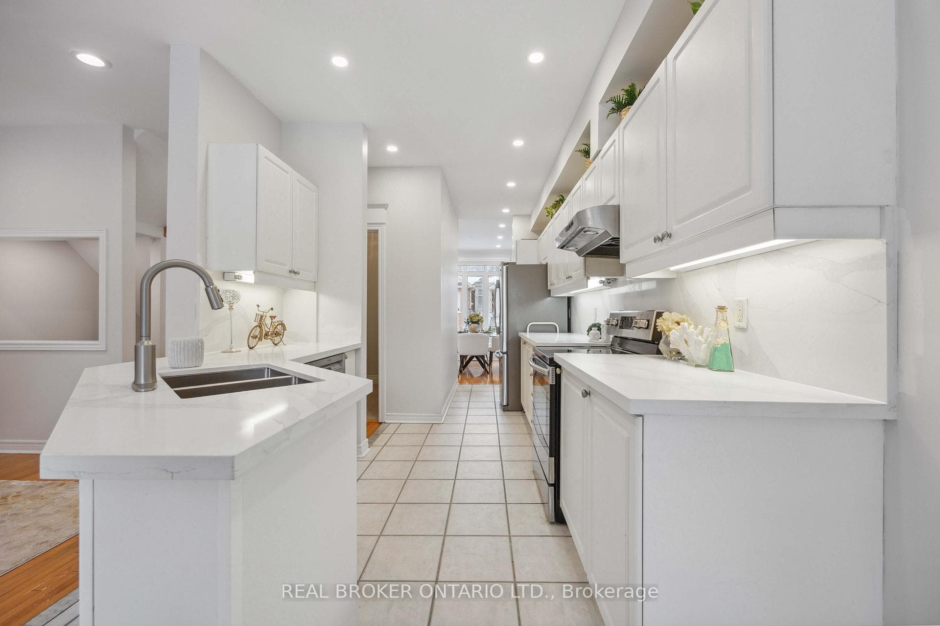 255 Shaftsbury Avenue Unit 66 photo 17