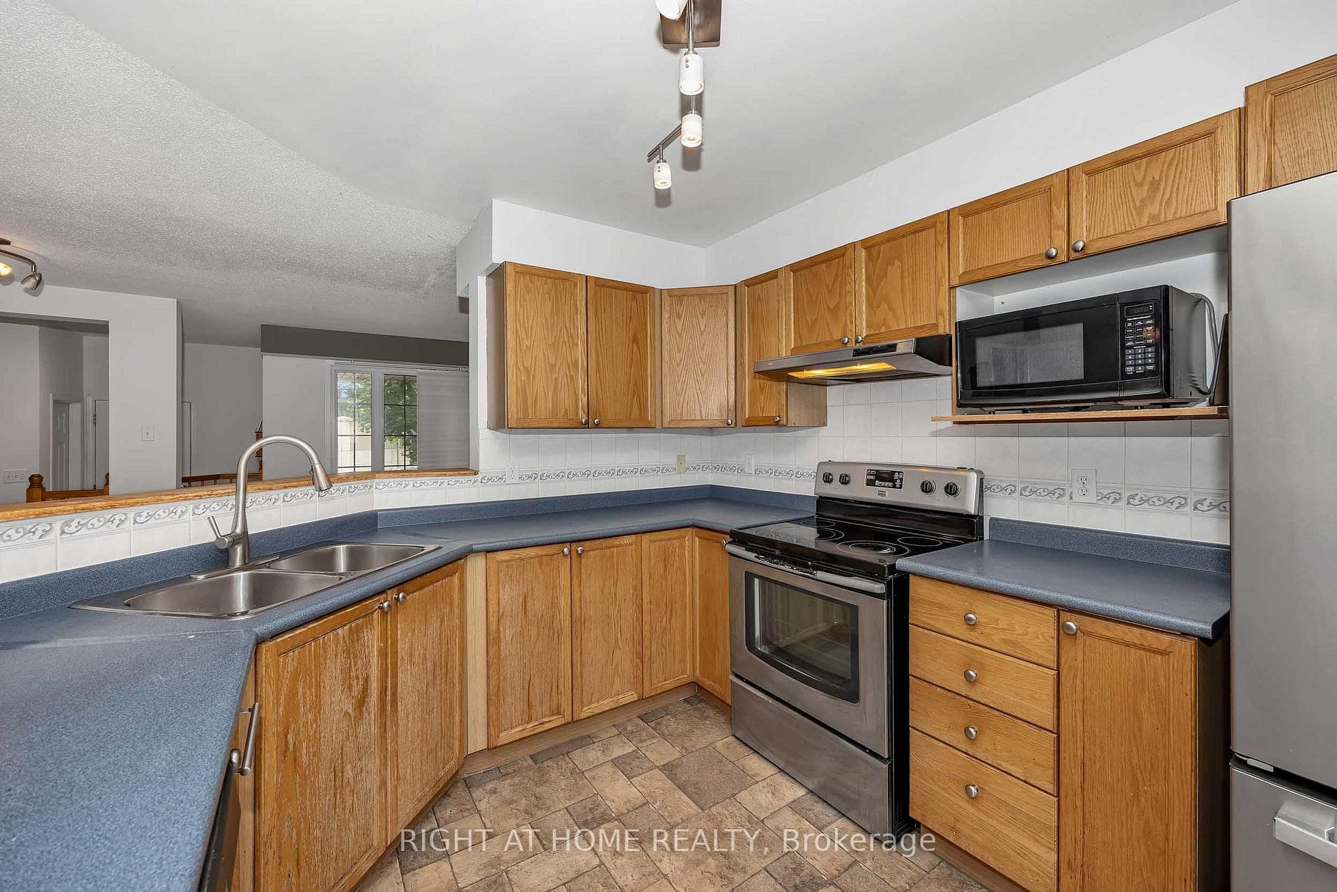 1 Kincardine Drive photo 11