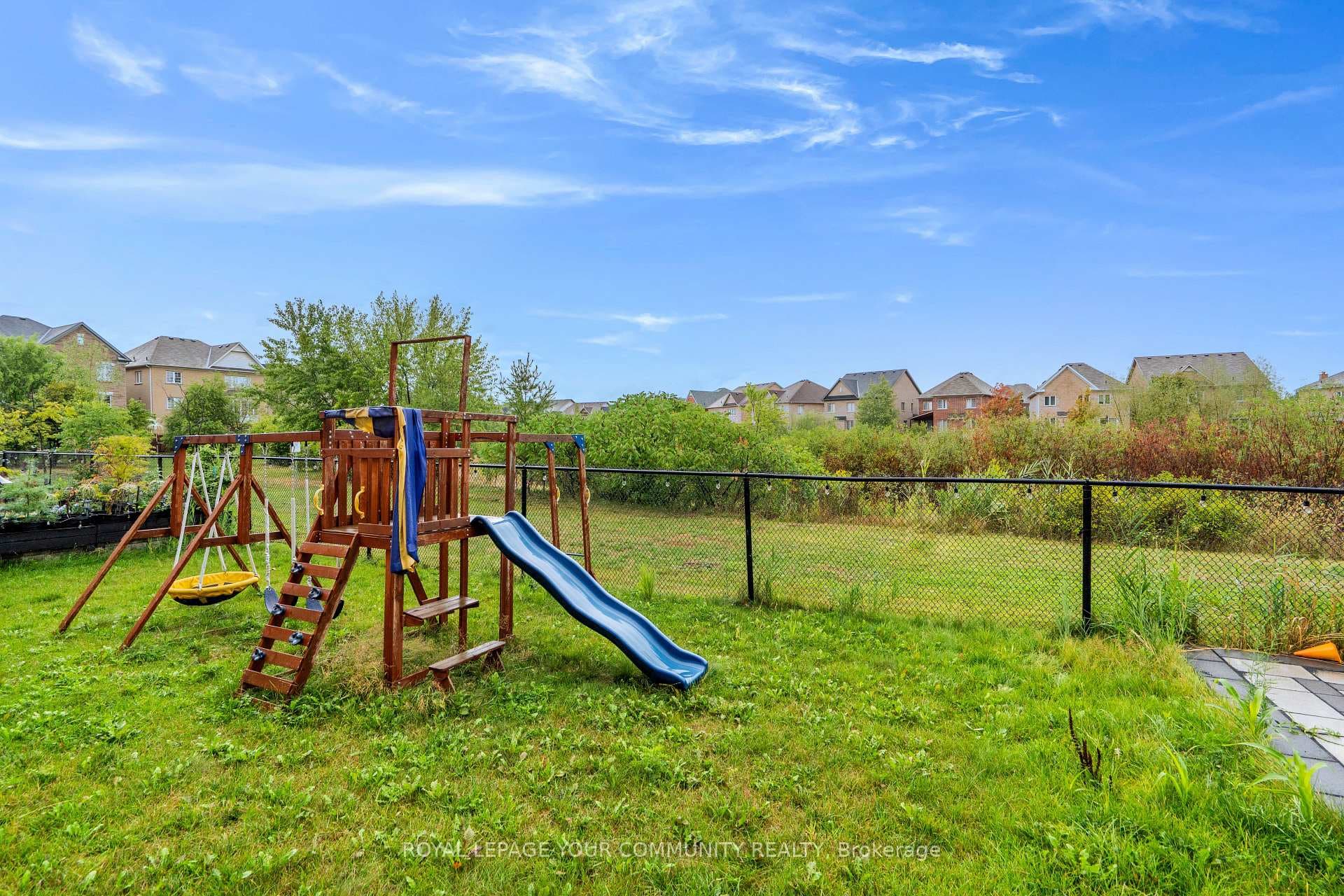 23 Pelee Avenue photo 47