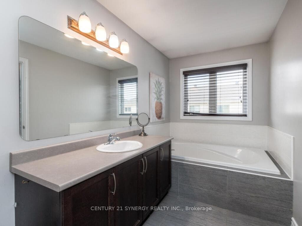 634 Moorpark Avenue photo 24