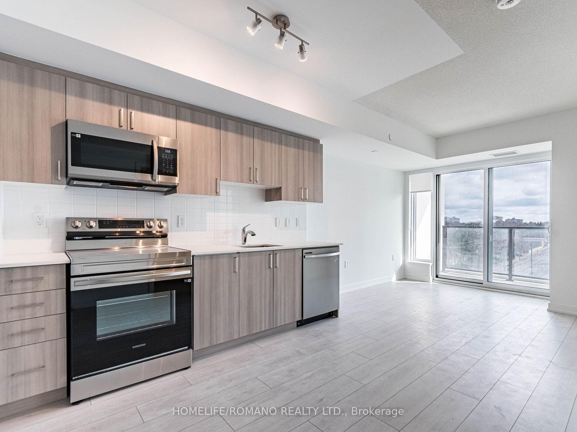 556 Marlee Avenue Unit 618 photo 9