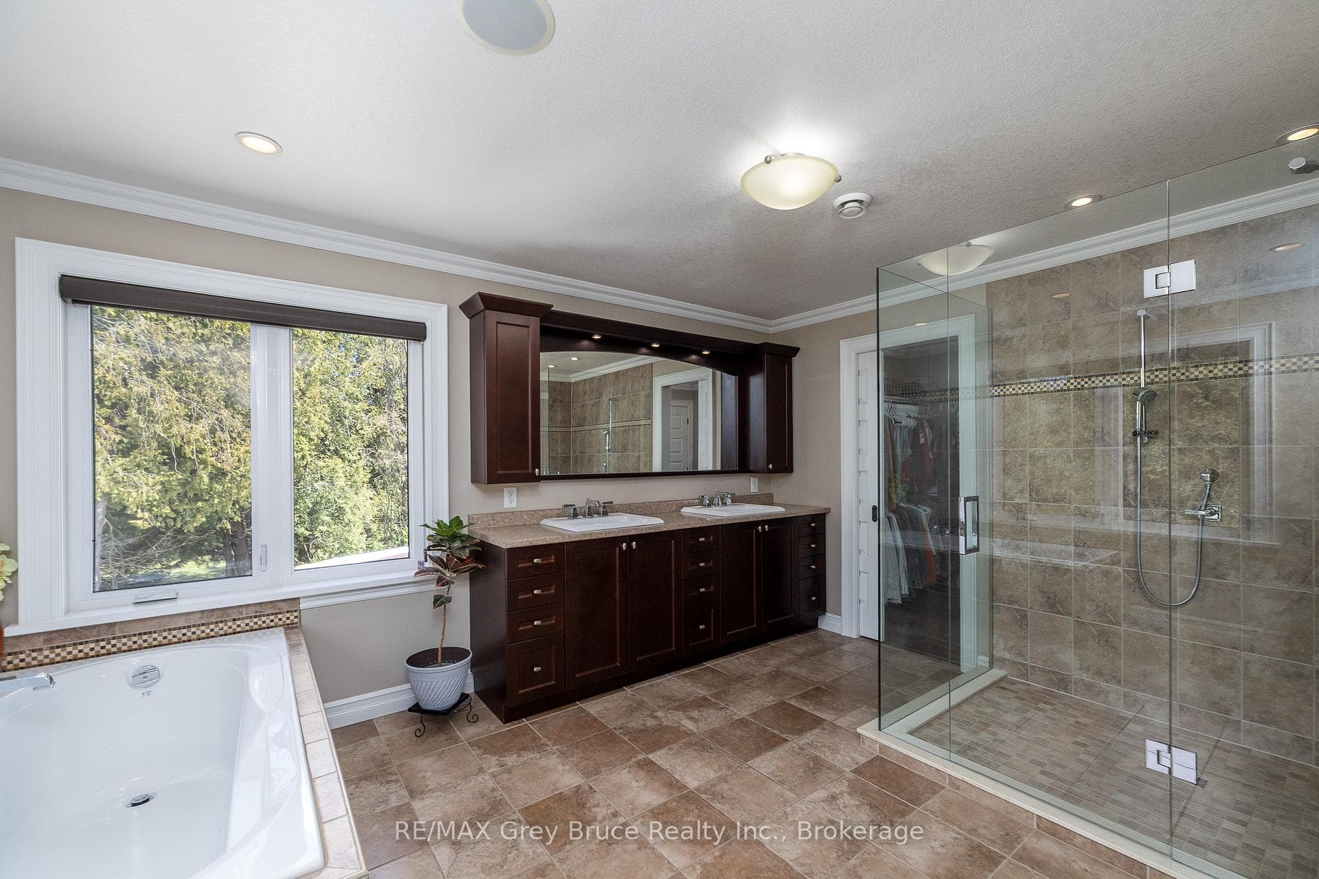 Primary Ensuite 5Pc Bath