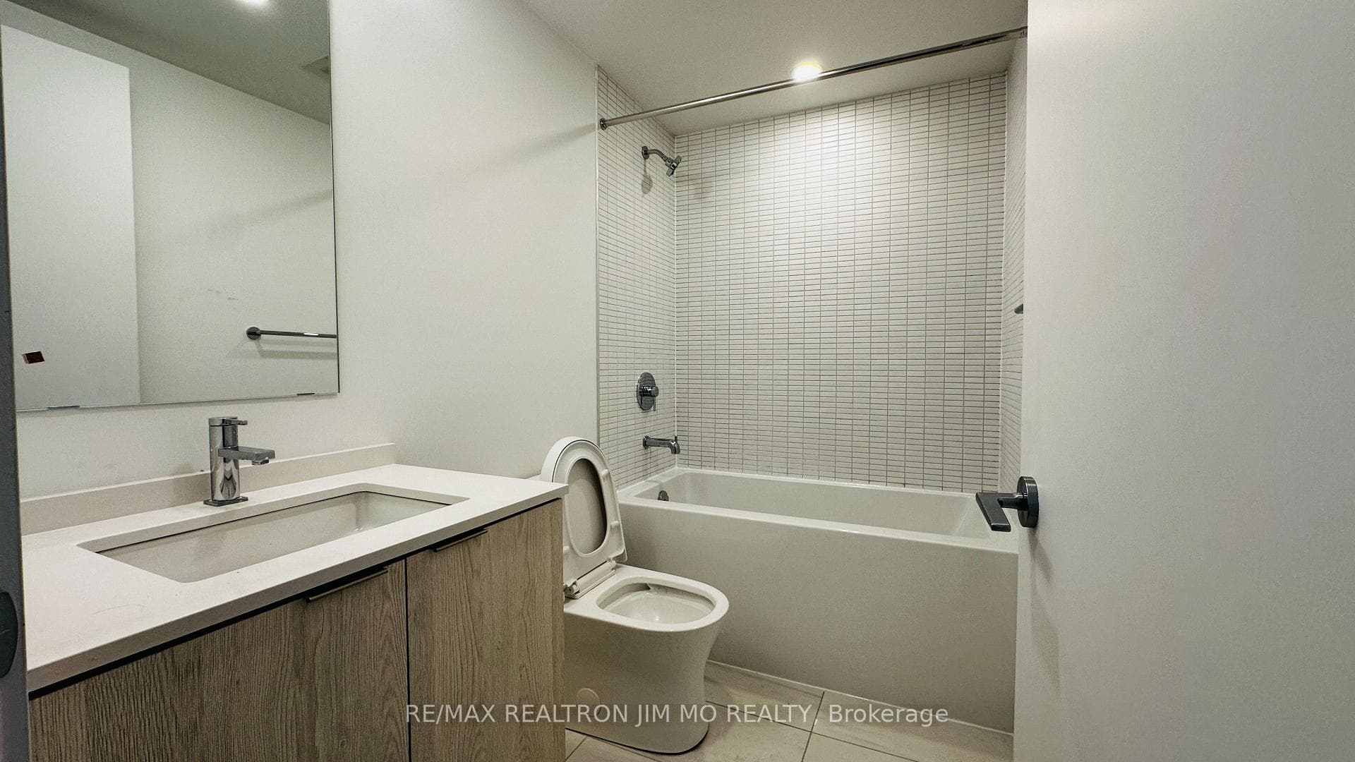 1 Jarvis Street Unit 1521 photo 2