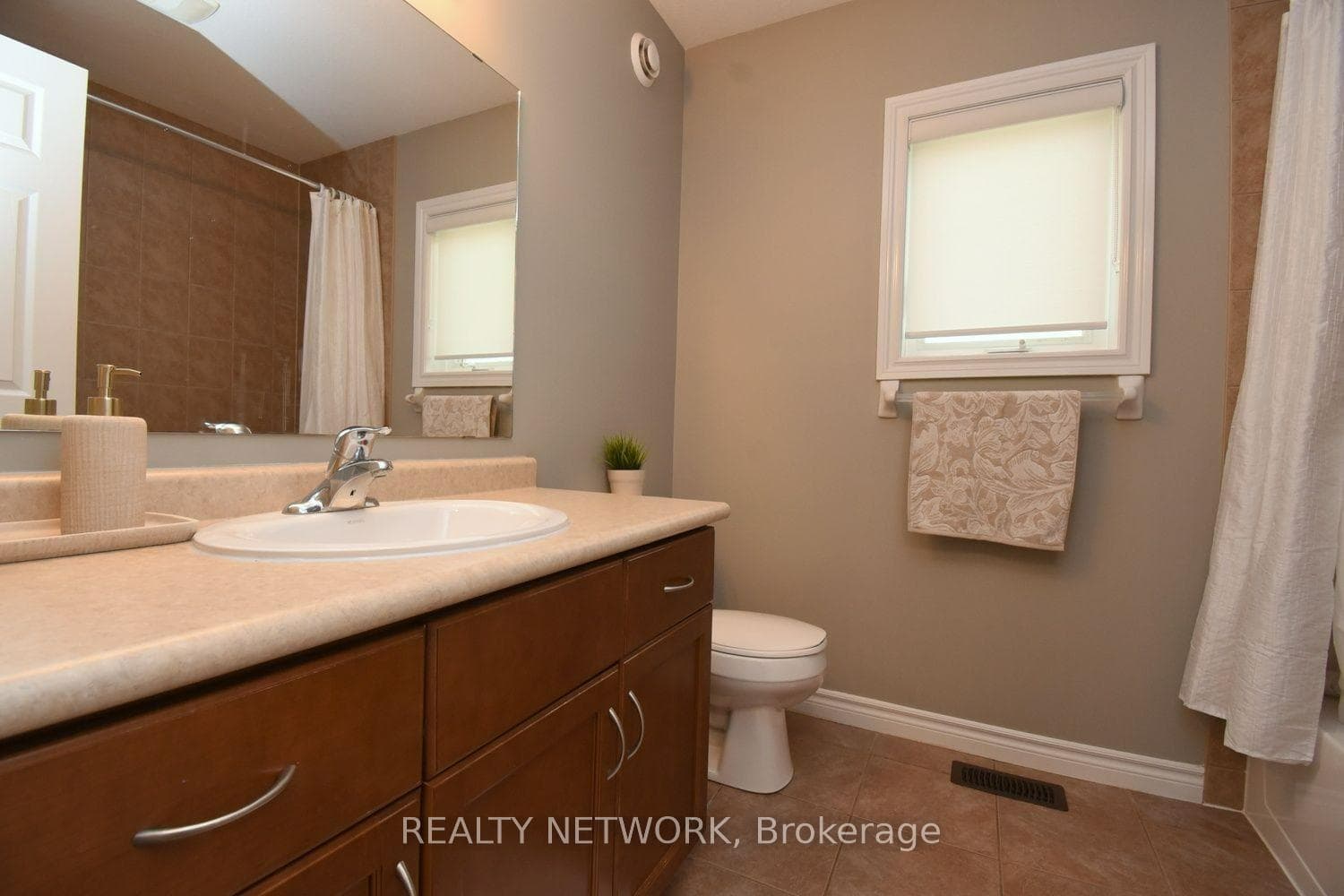 132 Clough Crescent photo 22