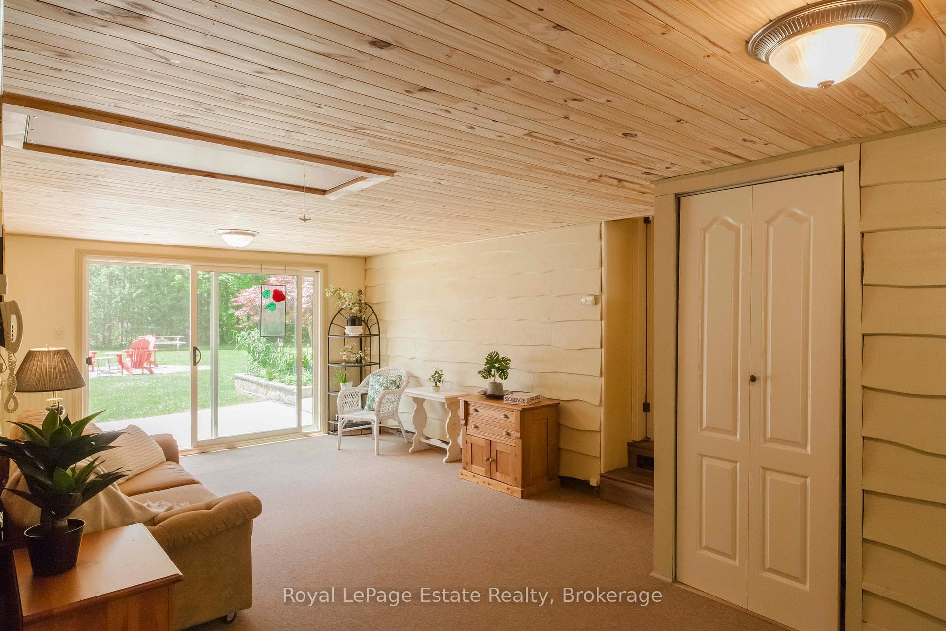 326 Lindsay Street photo 37