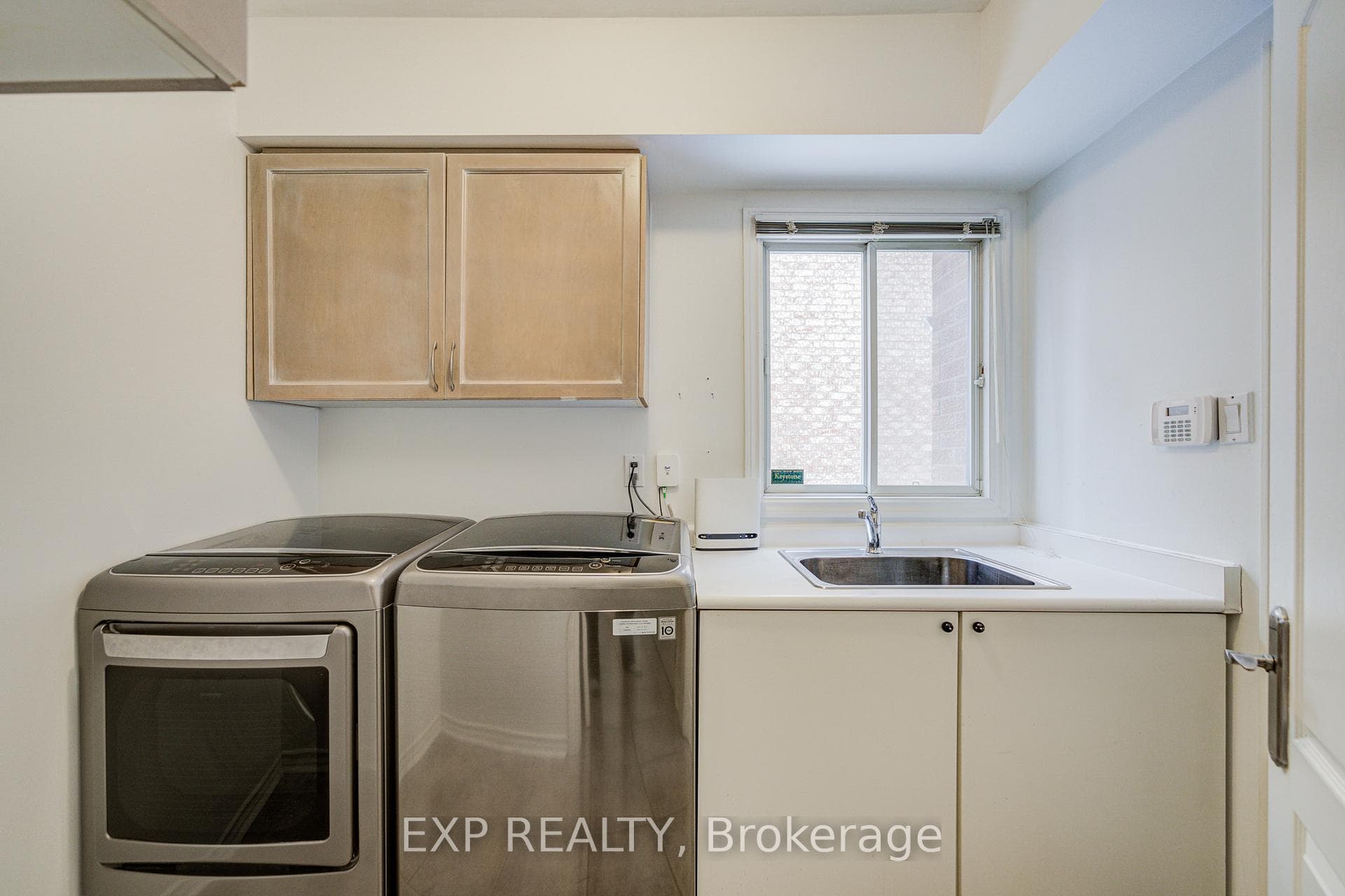 372 Greenock Drive photo 22