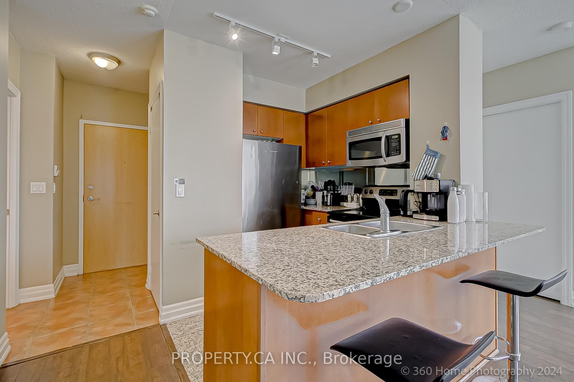 8 Scollard Street Unit 702 photo 4