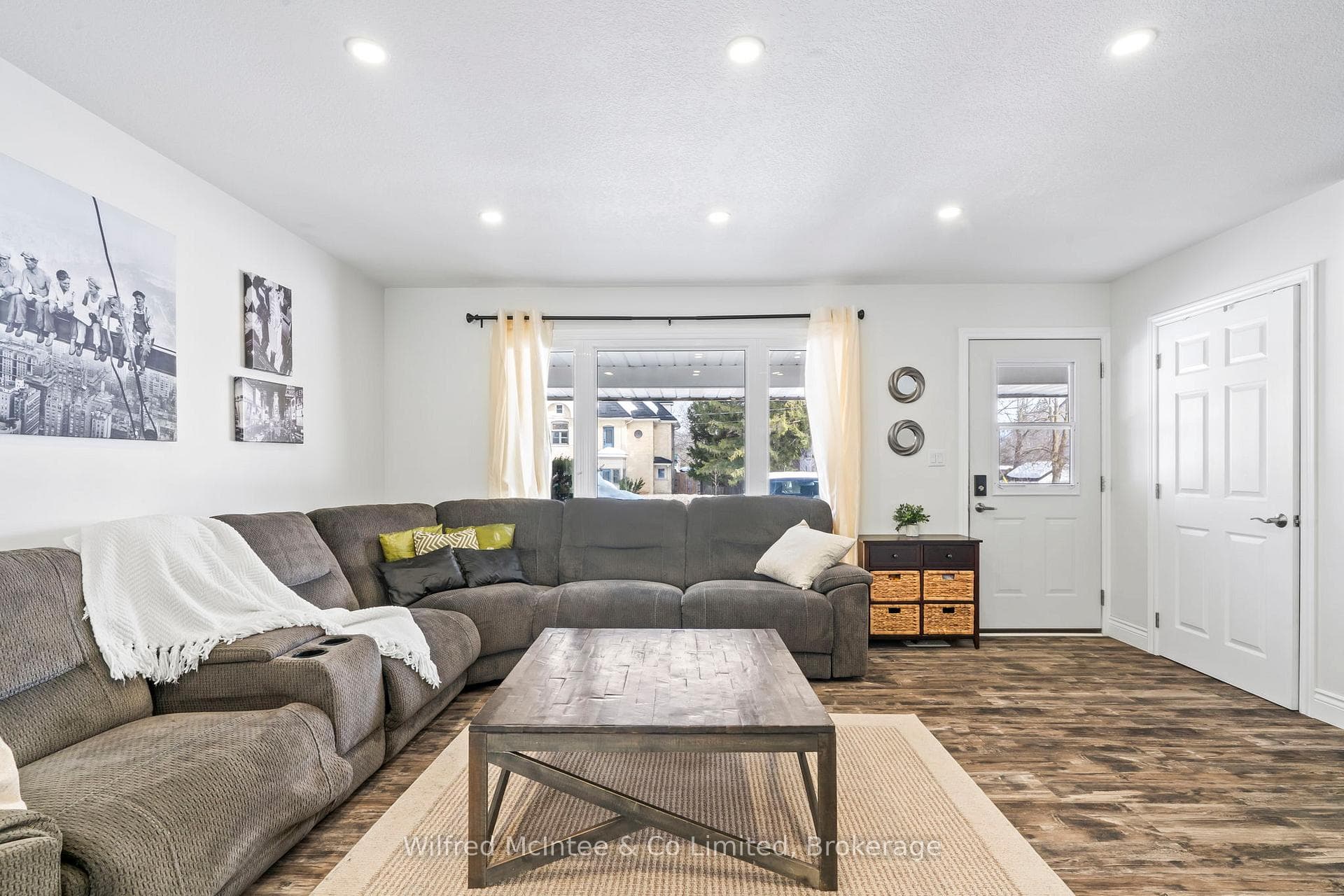 558 Queen Street photo 11