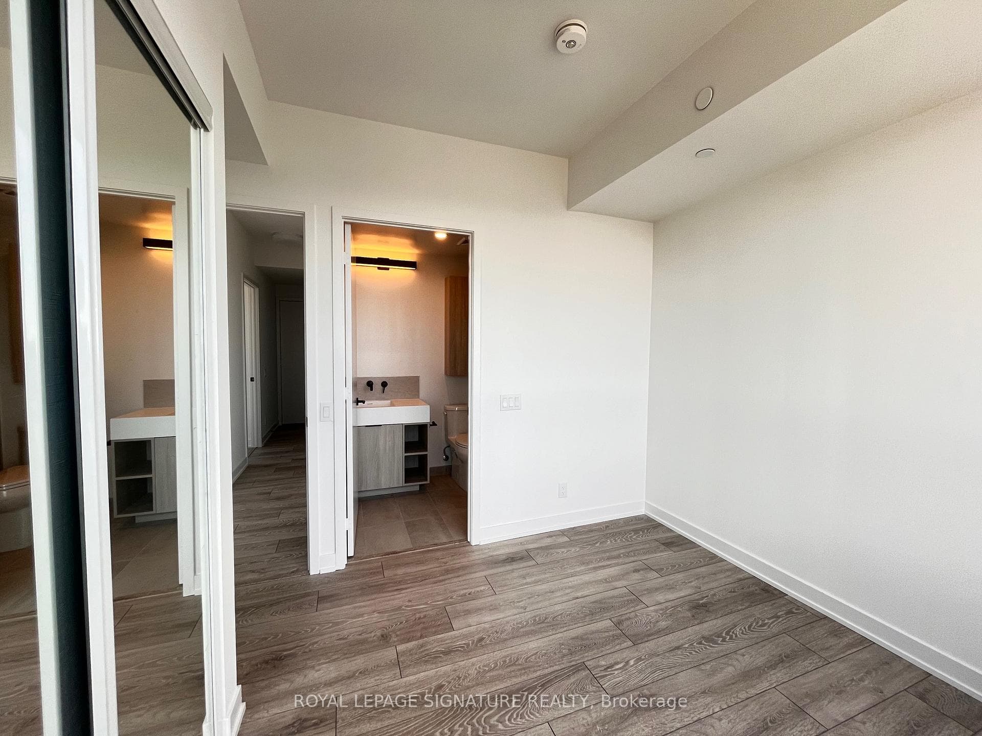 108 Peter Street Unit 4213 photo 9