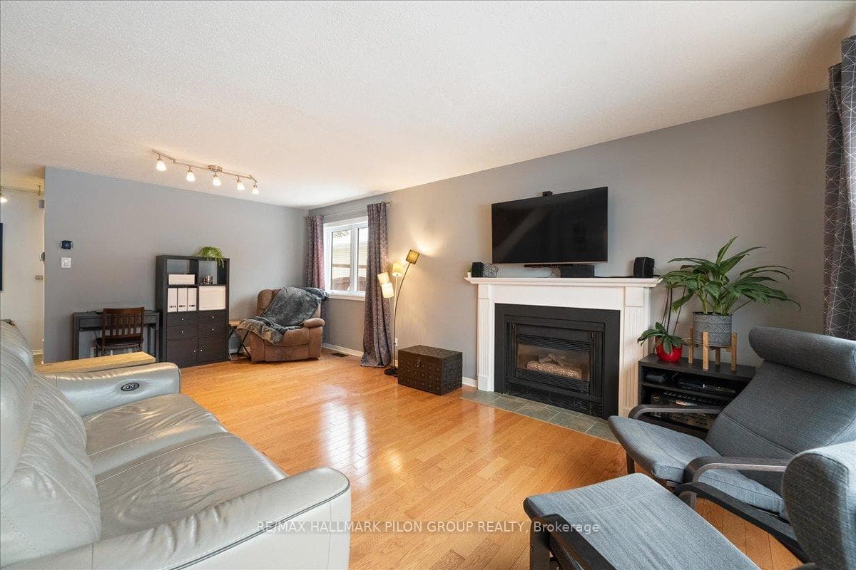 712 Princess Louise Drive photo 11