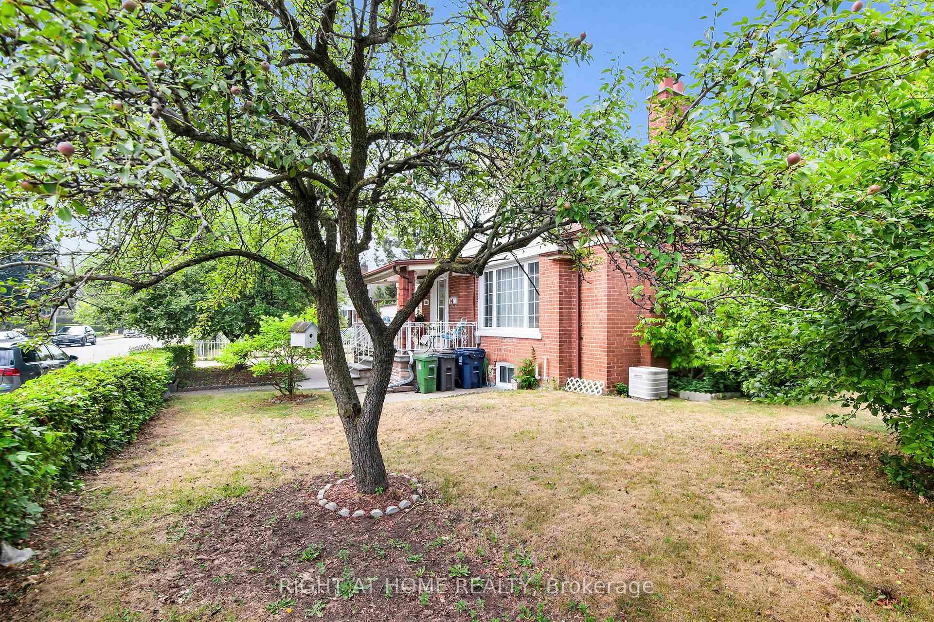 344 Linsmore Crescent photo 6