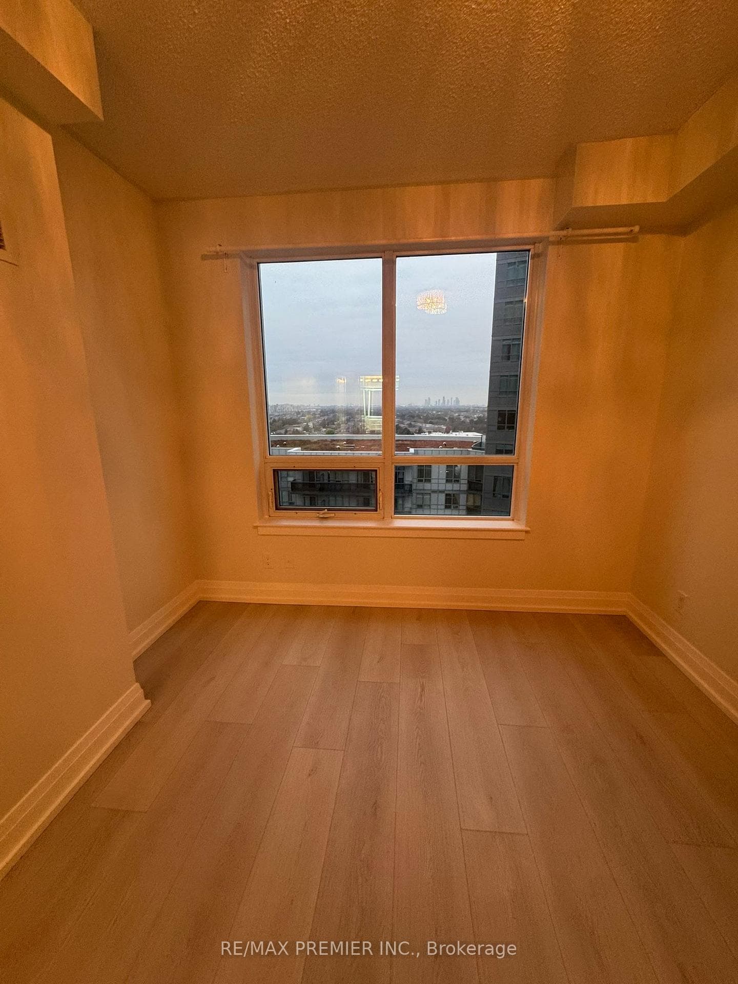 7165 Yonge Street Unit 1411 photo 11