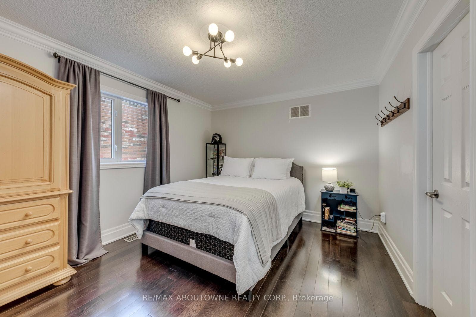 2067 Helmsley Avenue photo 30