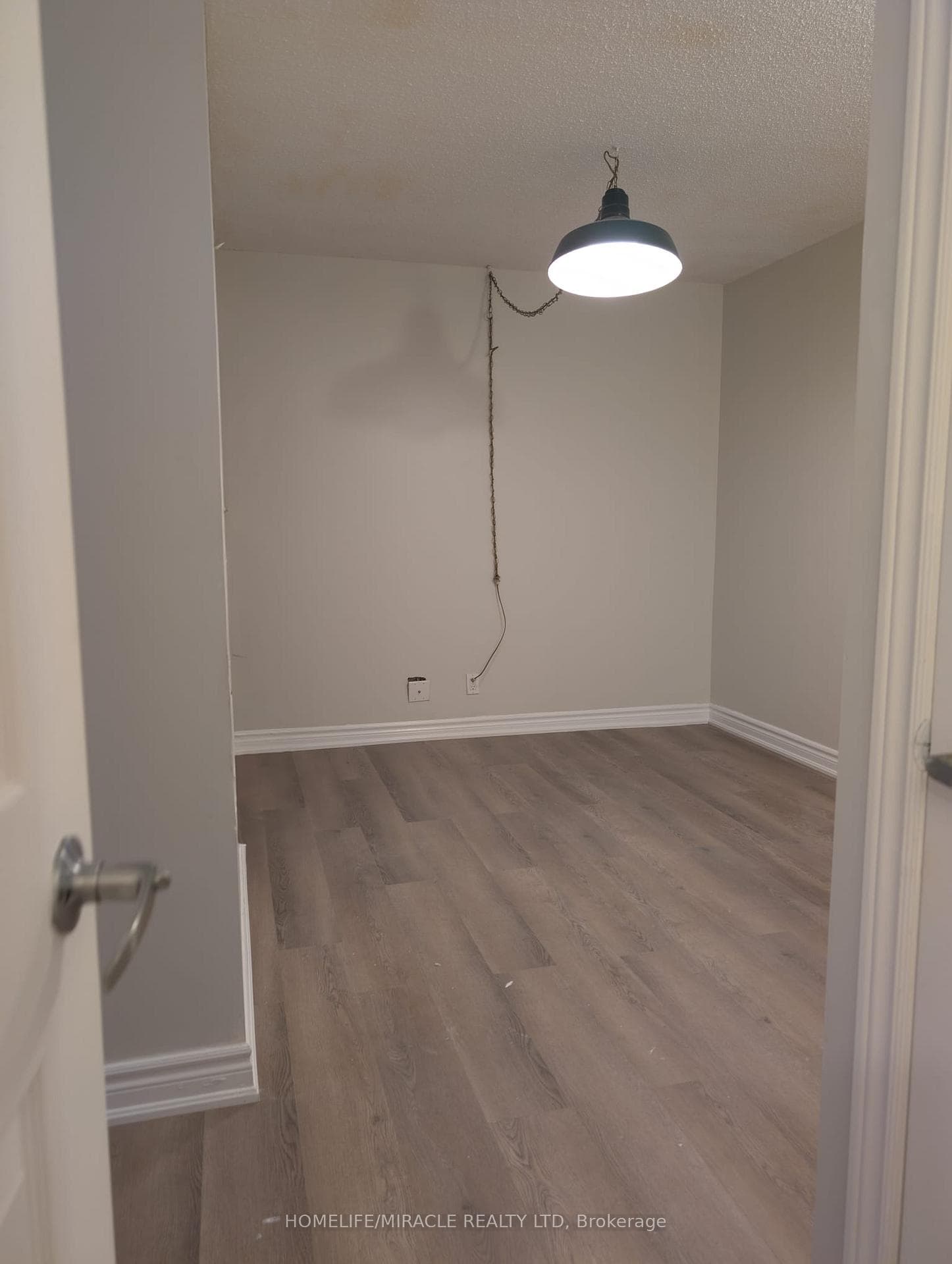 225 Wellesley Street Unit 607 photo 23
