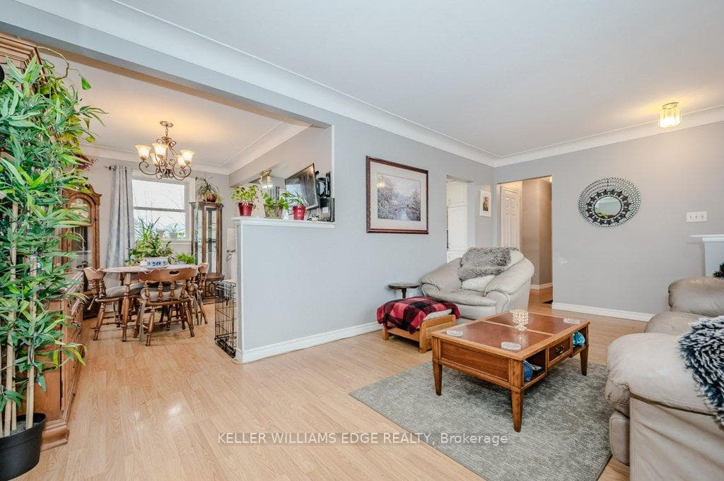 1258 Princeton Crescent photo 6