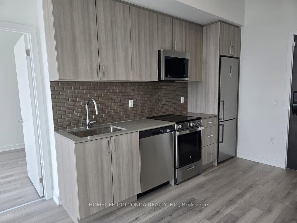 1005 Dundas Street Unit 812 photo 1