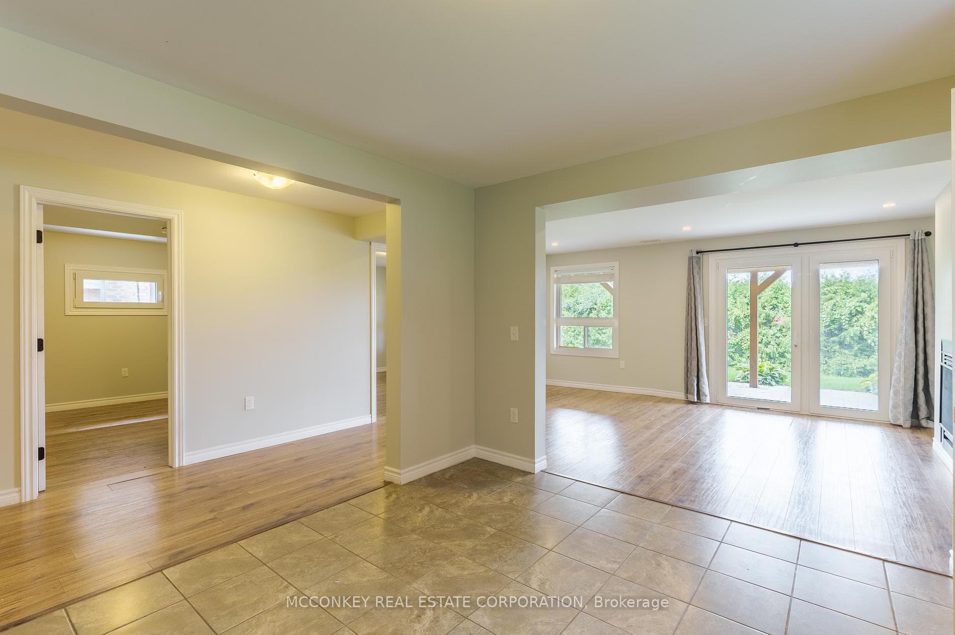 1563 Scollard Crescent photo 28