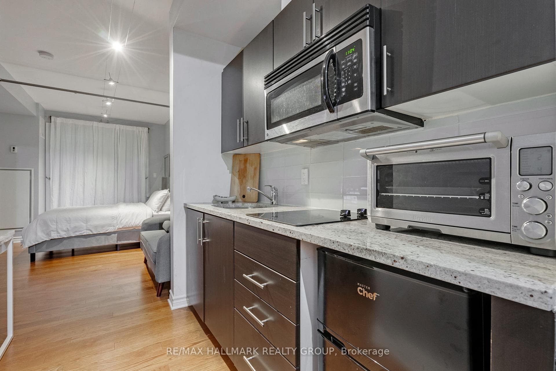 429 Kent Street Unit 105 photo 8