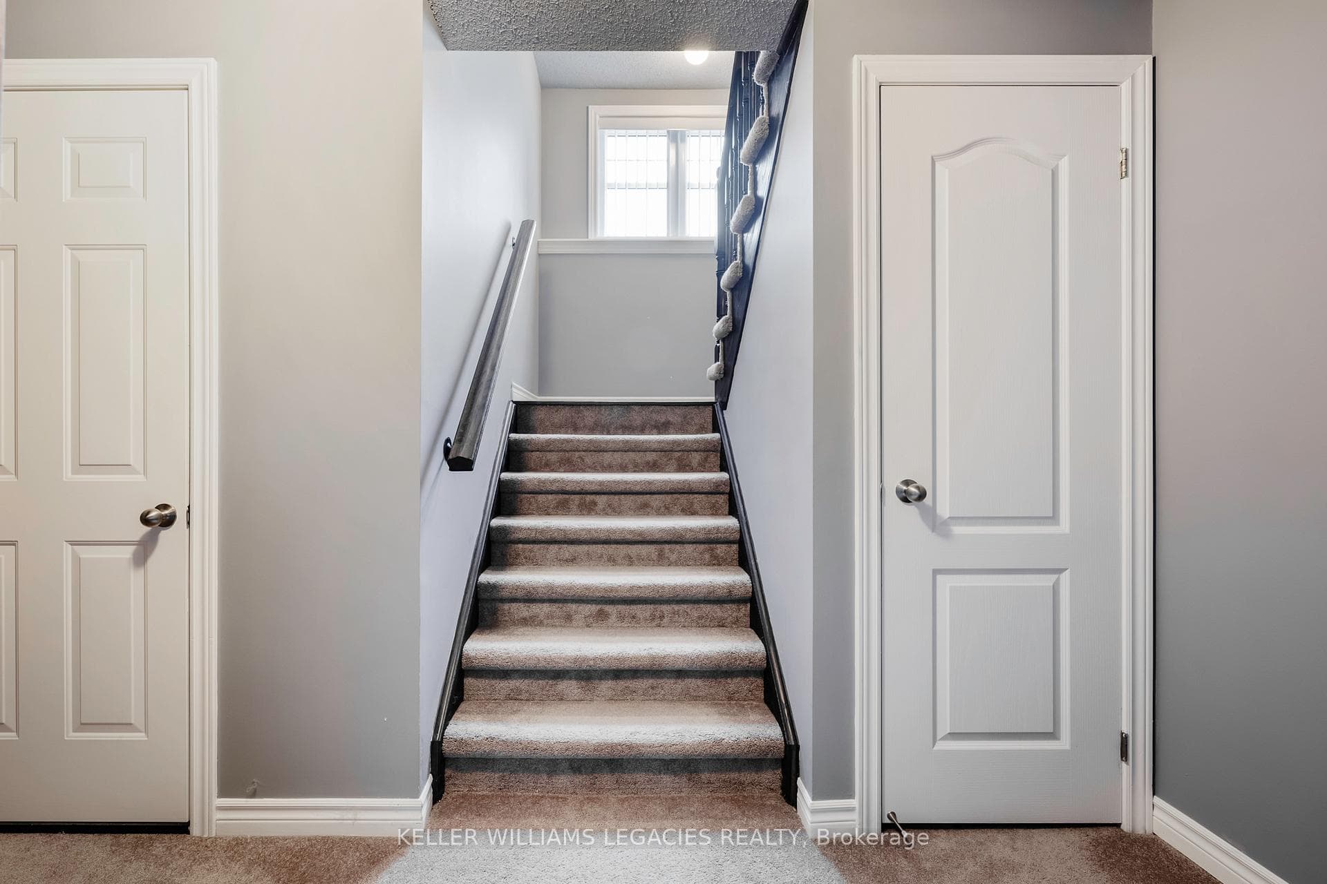 865 O'Reilly Crescent photo 31