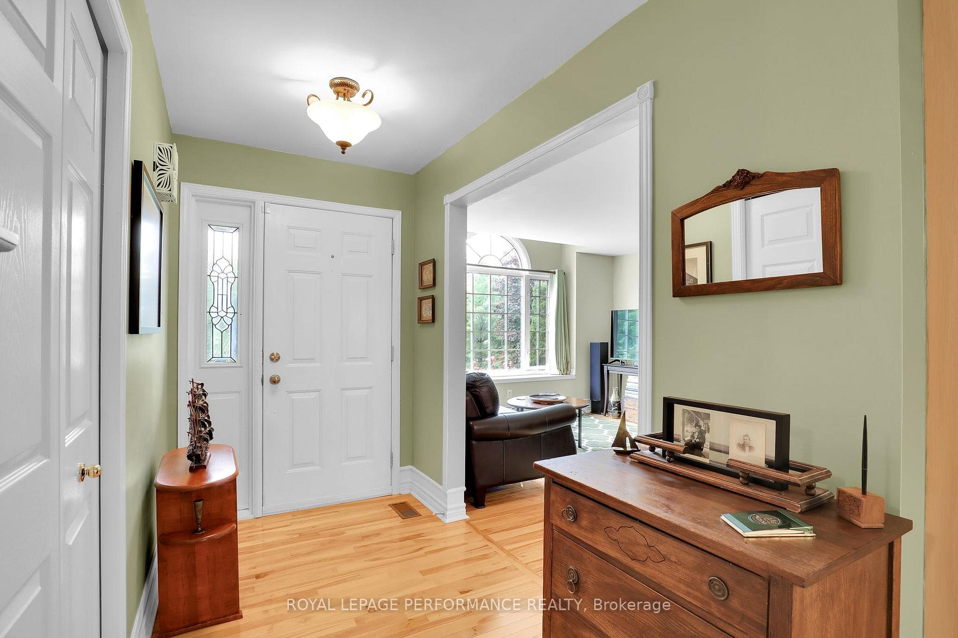 6115 Kaycourt Drive photo 3