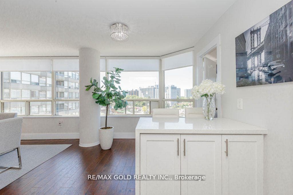 7 Townsgate Drive Unit 802 photo 16