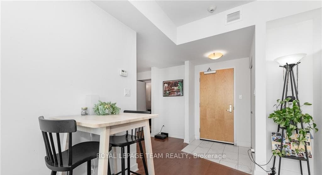 40 Nepean Street Unit 2502 photo 18