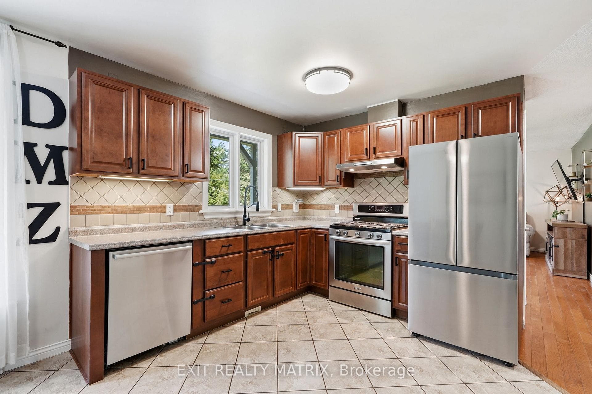 639 Boundary Road photo 9
