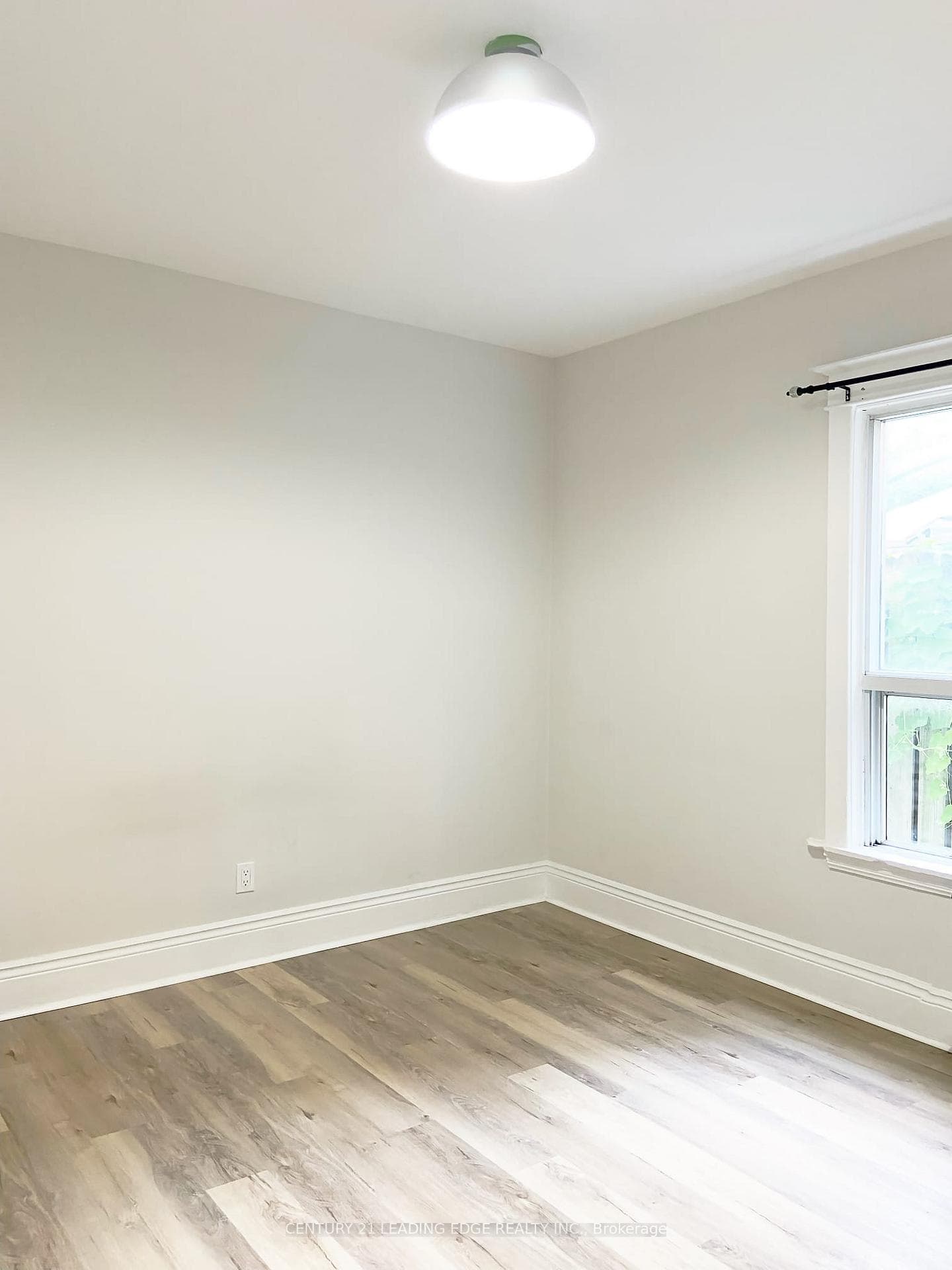 19 Erie Avenue photo 3