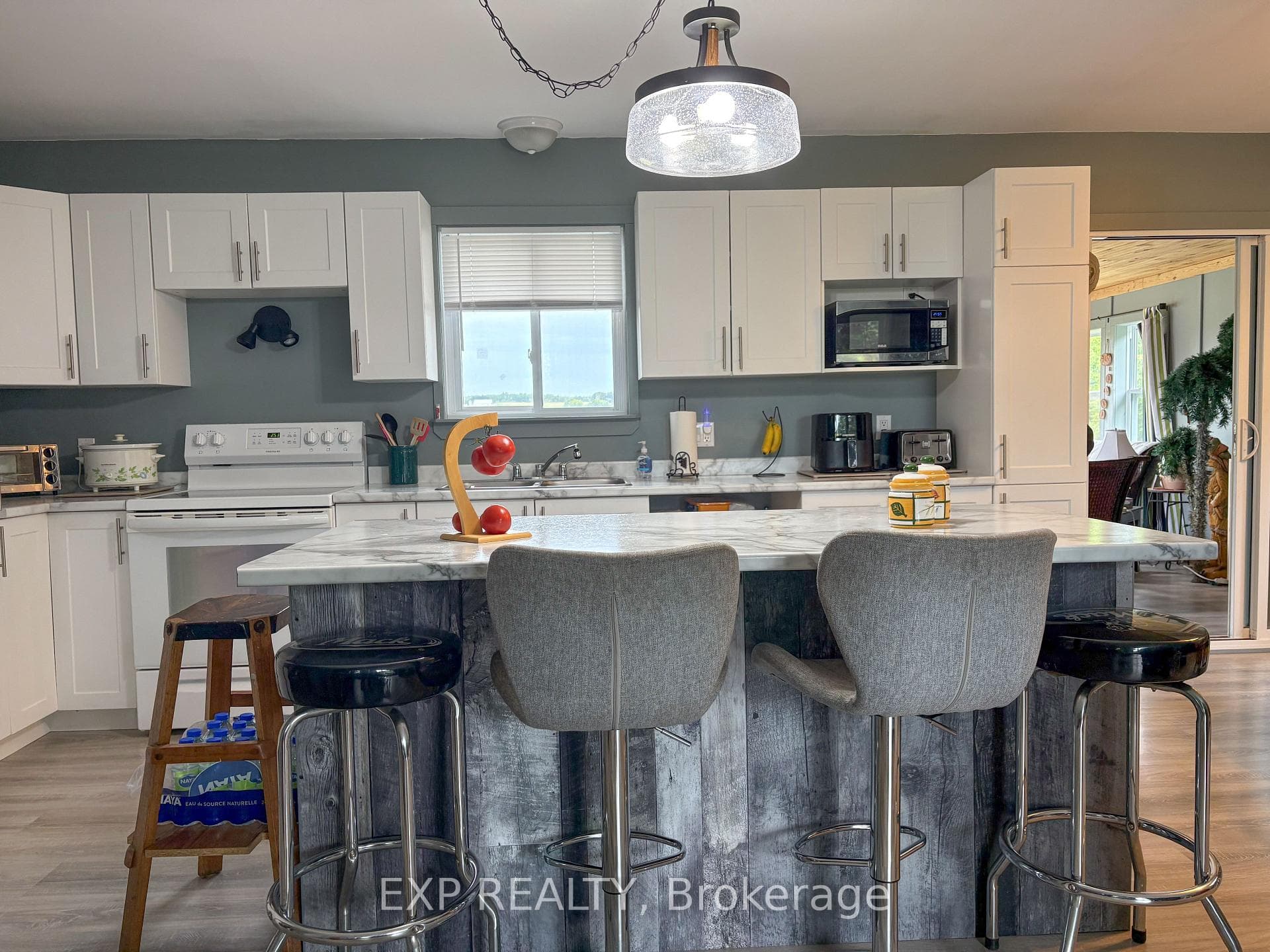 New kitchen with island