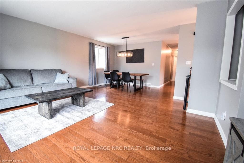 214 YORK Street photo 9